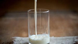 补钙竟能防癌！Nature子刊：每天一杯牛奶，结直肠癌风险或降低17%