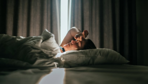 咖啡因和酒精：影响睡眠质量的隐形“杀手”