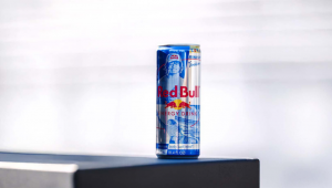 红牛× 杰里迈亚・史密斯特别版：一杯敬经典、一杯敬青春